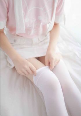 裸体宫女跪侍皇上h
